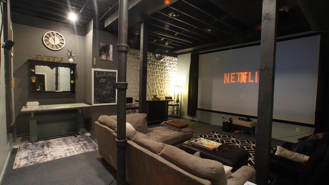 160Inch Home Movie Theater- Great For Movie Night! Omaha Luaran gambar